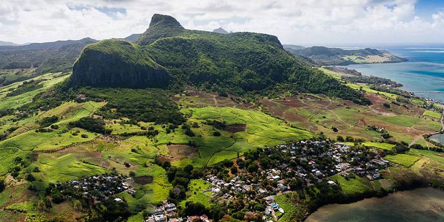 Mauritius coastline and islets tour helicopter flight (8)